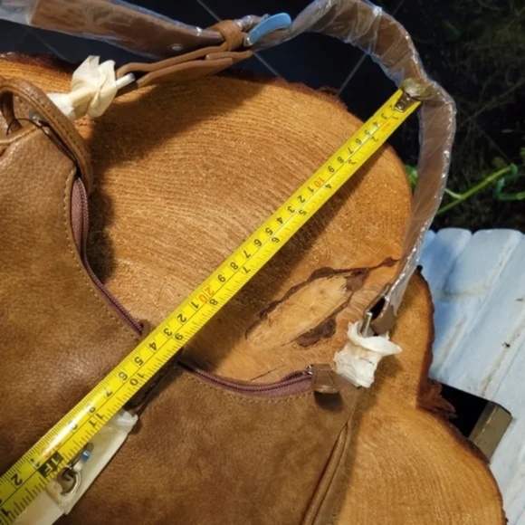 NEW Front Lock Detail Tan Shoulder Bag - Picture 7 of 10